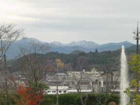 遠くの山　雪化粧