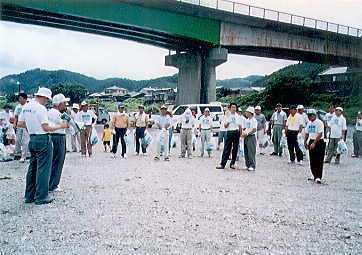 吉野川清掃写真