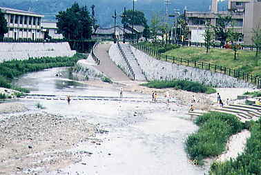 <葛城川> 御所市御所（御所市役所前）