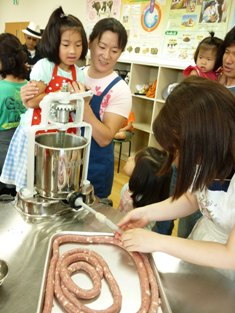 女の子も頑張って回しました