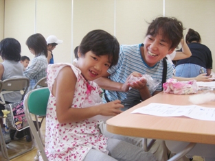 親子で作業中