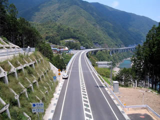 1.七色高架橋(なないろこうかきょう)