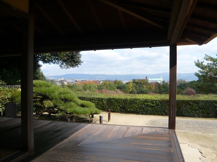 庭園と奈良盆地が眺望できる慈光院書院