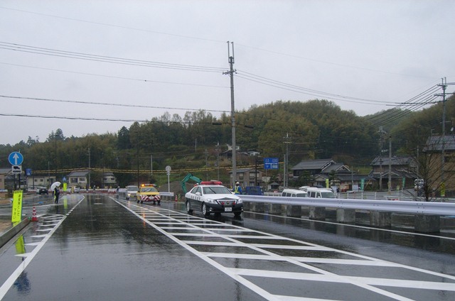 パトカーを先頭に出発