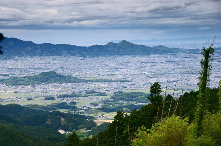 大阪まで眺望できる音羽山観音寺周辺